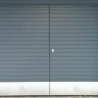 ERIKOISOVI 55, autotallin pariovi