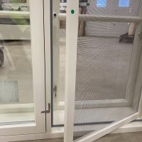 Hyttyspuite avattuna