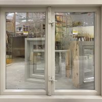 Erikoisempaa ikkunaa Haminan kaupunginmuseoon. Funkkis puitemuoto