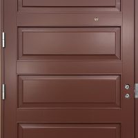 Jykevä-ovi yläikkunalla ja korkealla potkupellillä