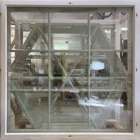 Funkkis puitemuoto, takana 6-kulmainen ikkuna